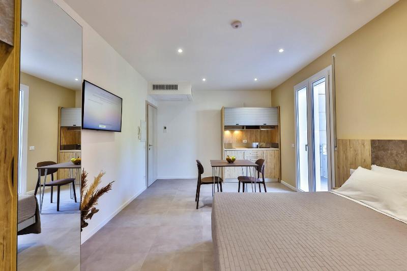 Apho Apartment Hotel image