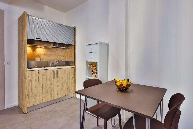 Apho Apartment Hotel image