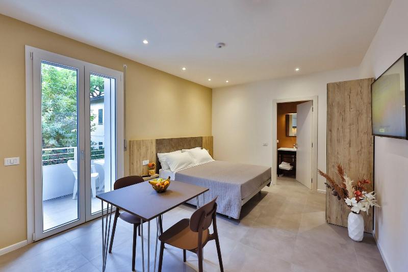Apho Apartment Hotel image