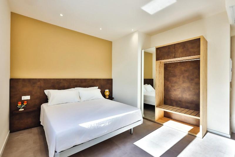 Apho Apartment Hotel image