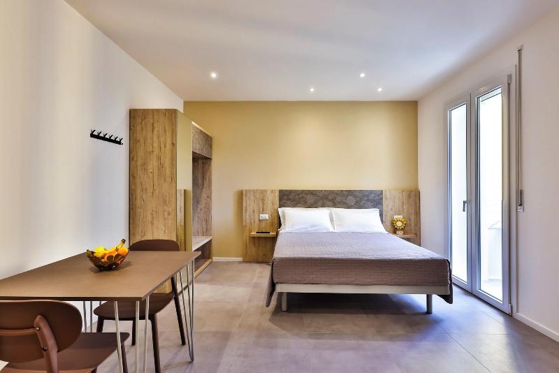 Apho Apartment Hotel image