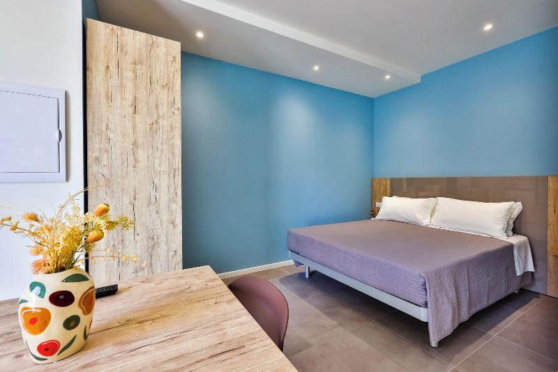 Apho Apartment Hotel image
