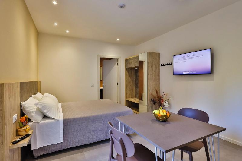 Apho Apartment Hotel image