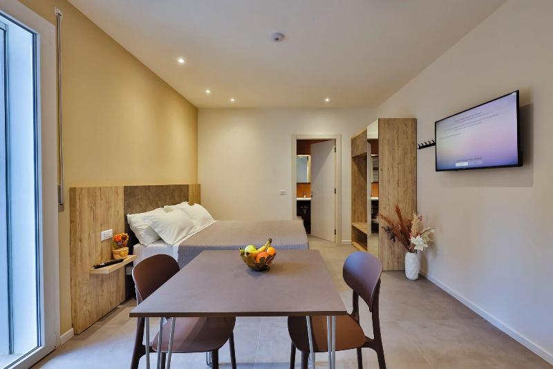 Apho Apartment Hotel image