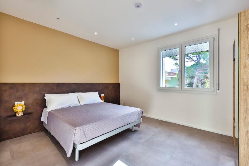 Apho Apartment Hotel image