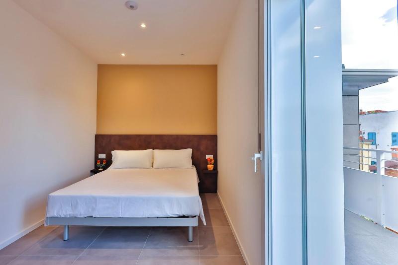 Apho Apartment Hotel image