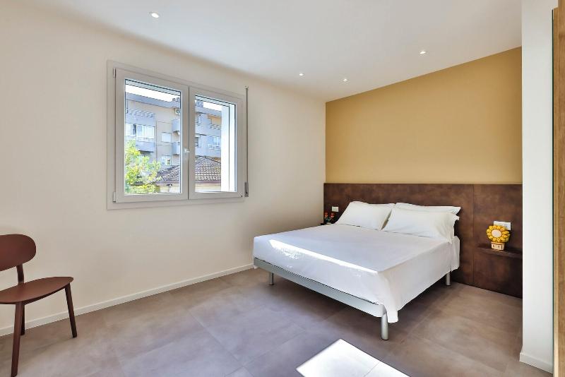 Apho Apartment Hotel image