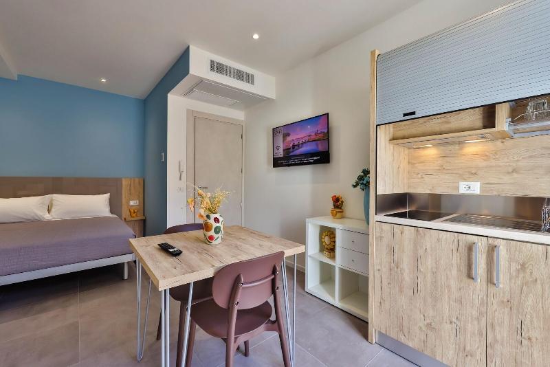 Apho Apartment Hotel image