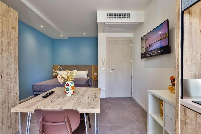 Apho Apartment Hotel image