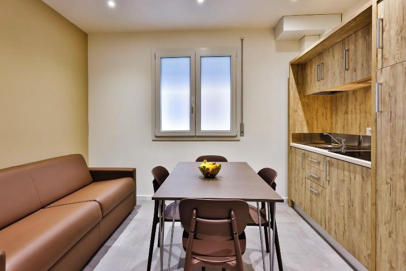 Apho Apartment Hotel image
