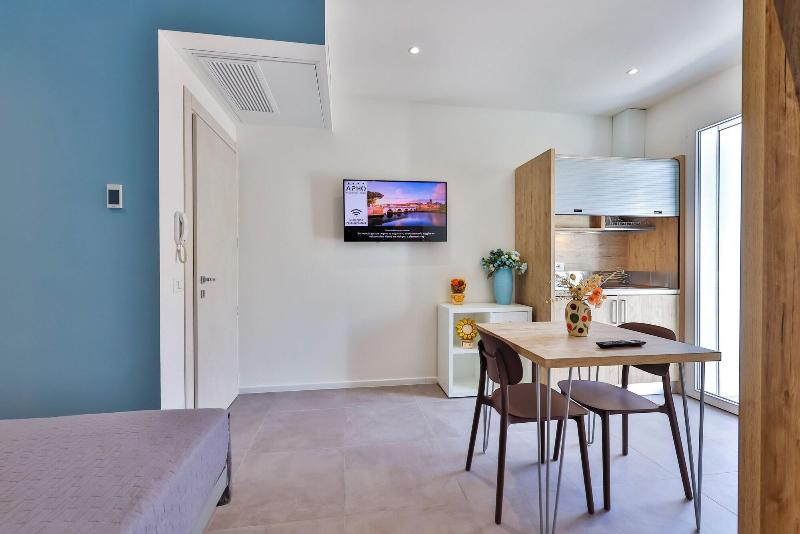 Apho Apartment Hotel image