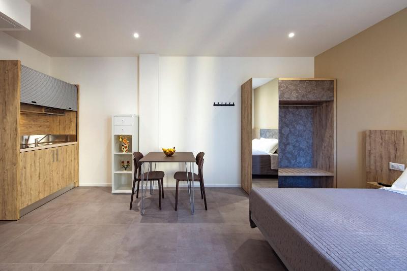 Apho Apartment Hotel image