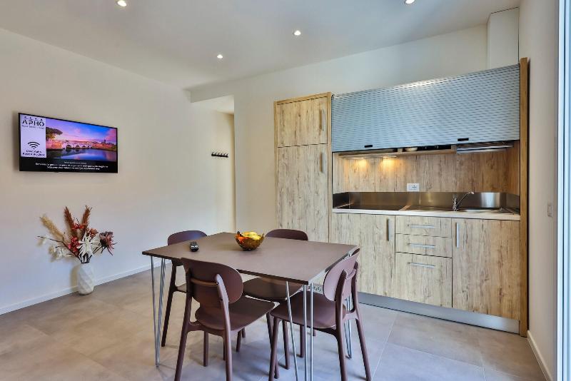 Apho Apartment Hotel image