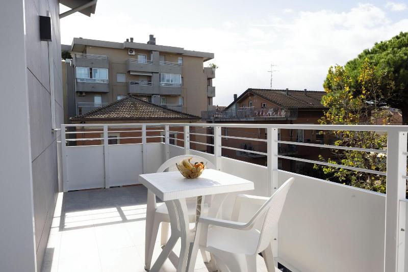 Apho Apartment Hotel image