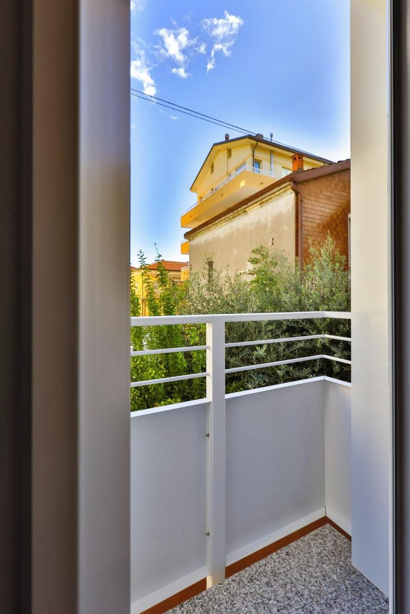 Apho Apartment Hotel image