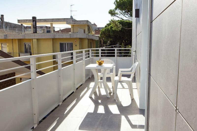 Apho Apartment Hotel image