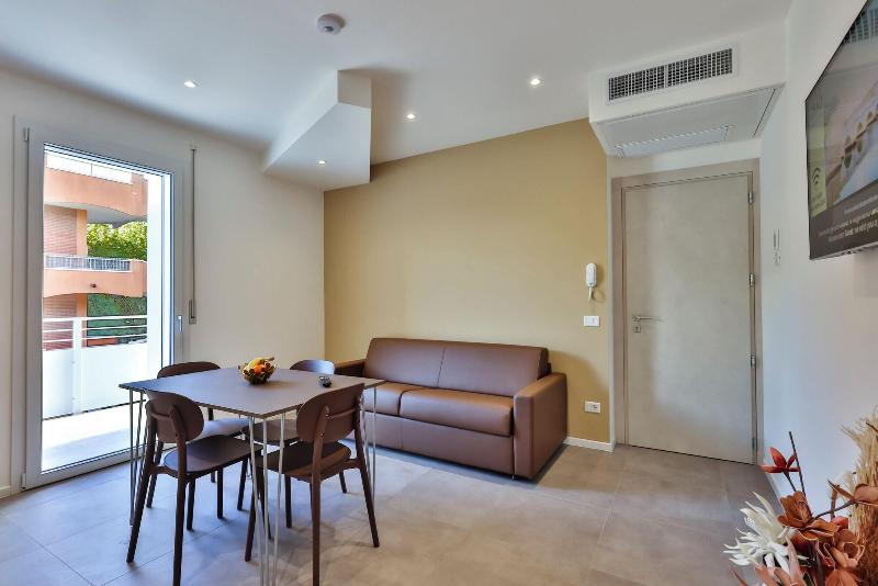 Apho Apartment Hotel image