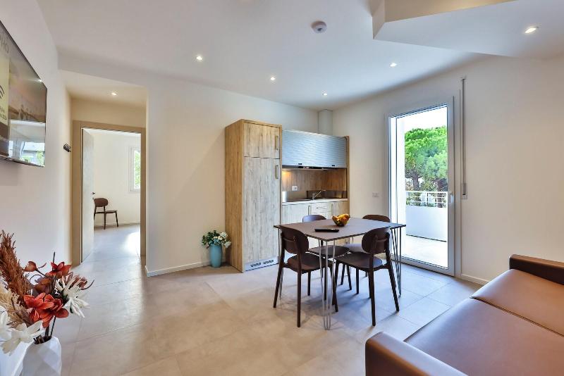 Apho Apartment Hotel image