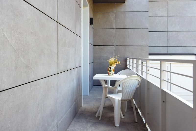 Apho Apartment Hotel image