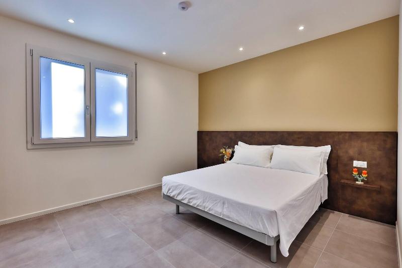 Apho Apartment Hotel image