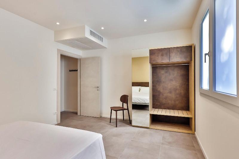Apho Apartment Hotel image