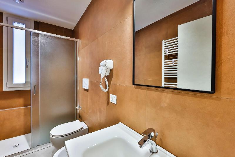 Apho Apartment Hotel image