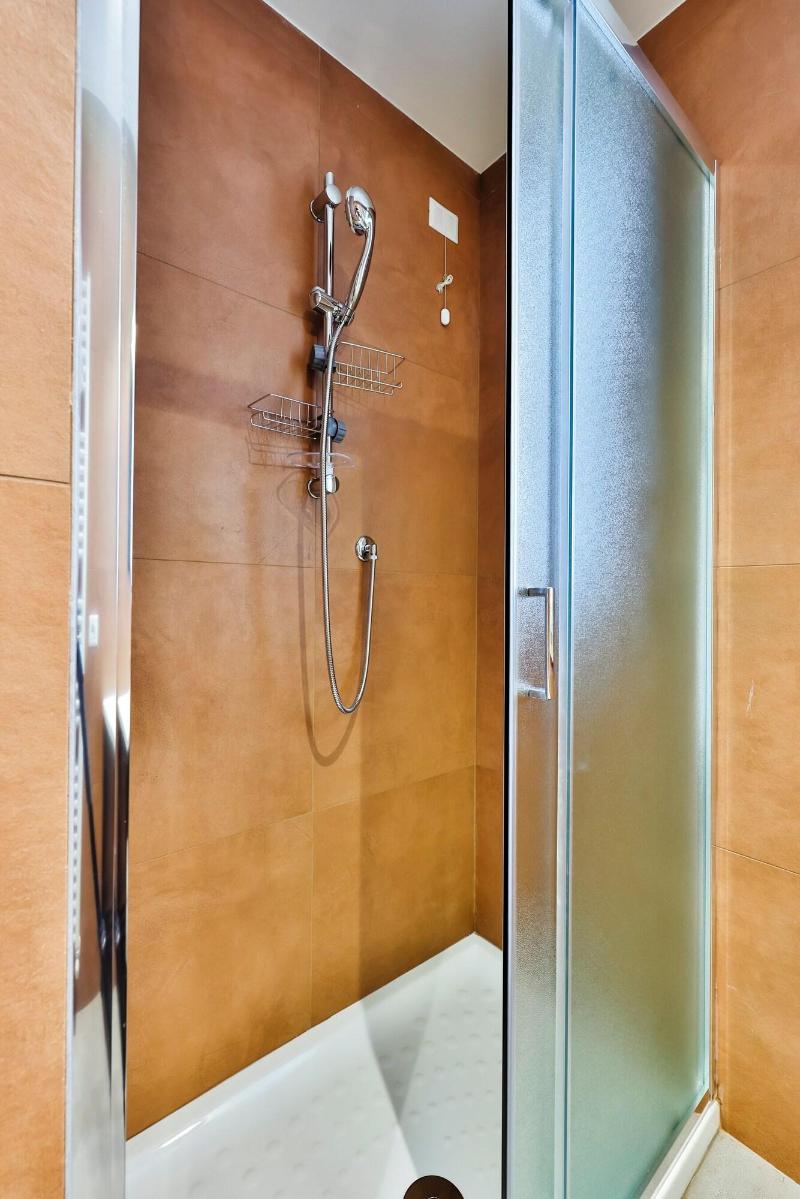 Apho Apartment Hotel image