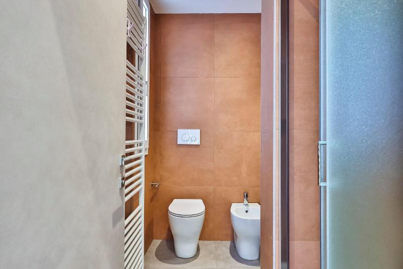 Apho Apartment Hotel image