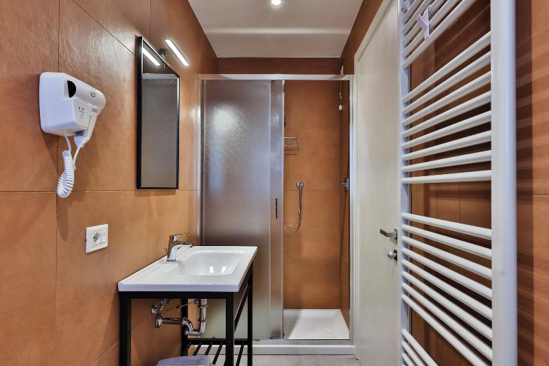Apho Apartment Hotel image