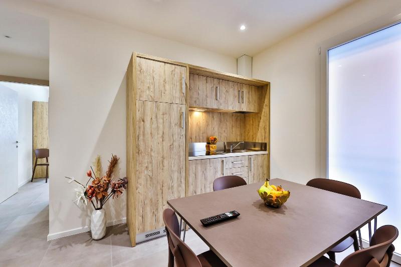 Apho Apartment Hotel image