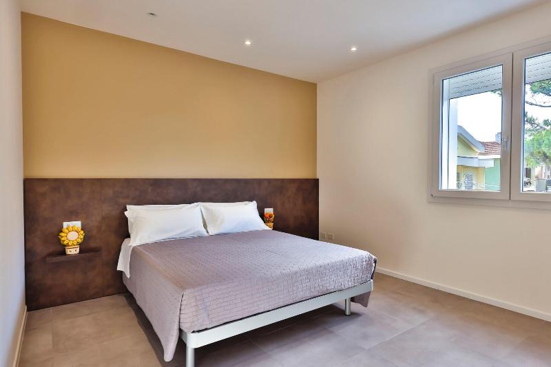 Apho Apartment Hotel image