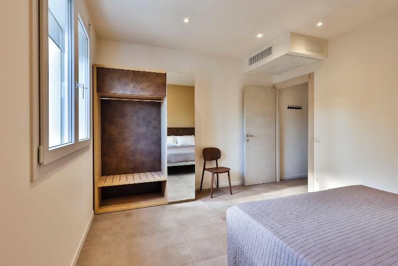 Apho Apartment Hotel image