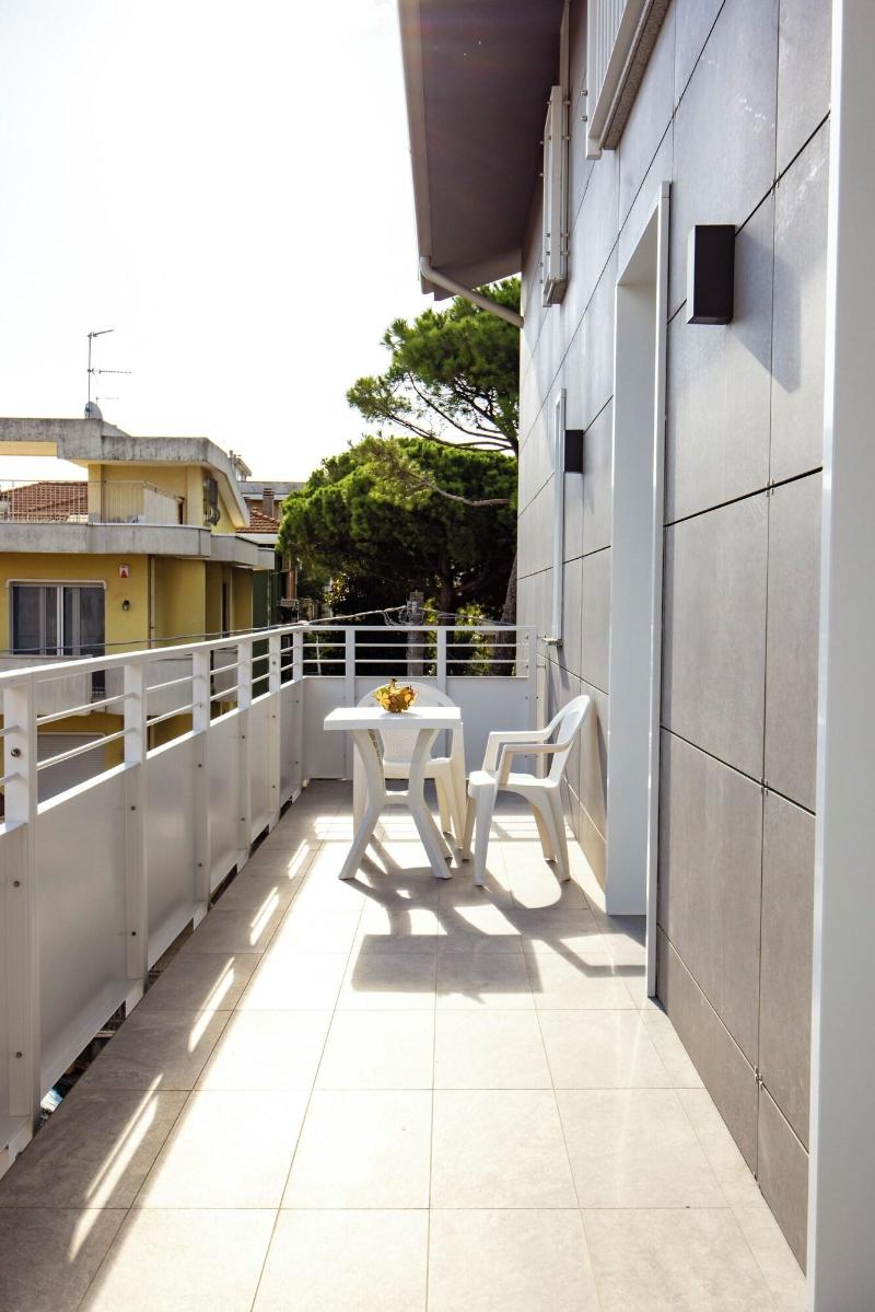 Apho Apartment Hotel image