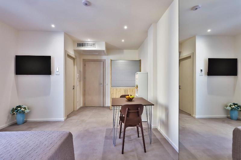 Apho Apartment Hotel image