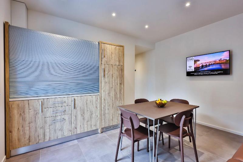 Apho Apartment Hotel image