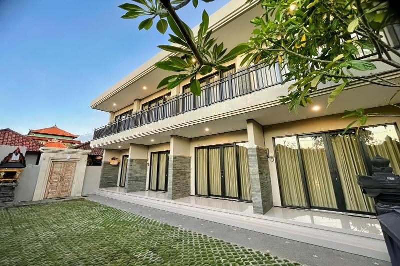 Sekar Tunjung Guest House Seminyak Bali By Zuzu