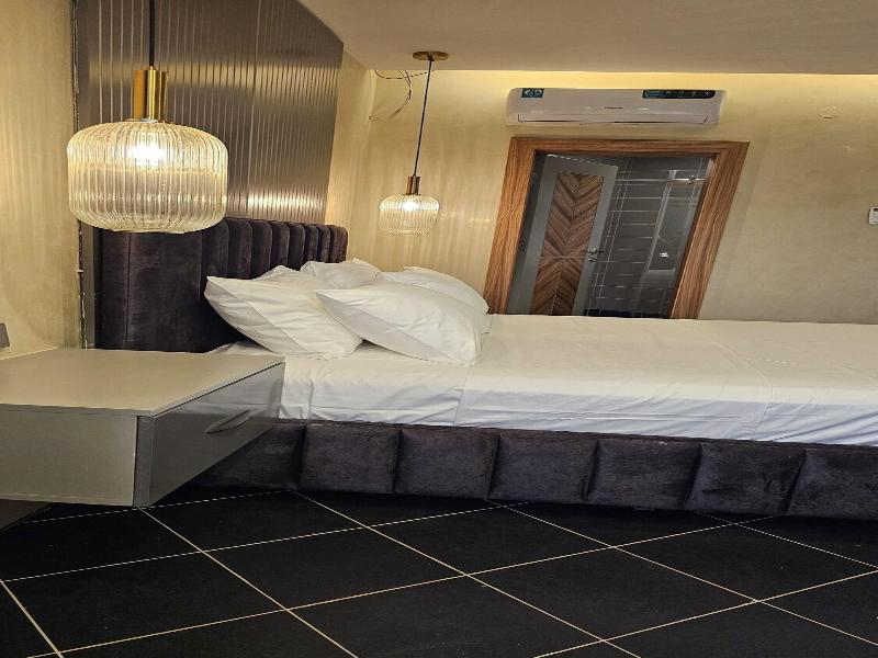 Grik Hotel Entebbe image