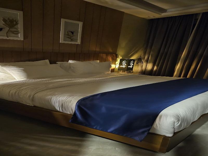 Grik Hotel Entebbe image