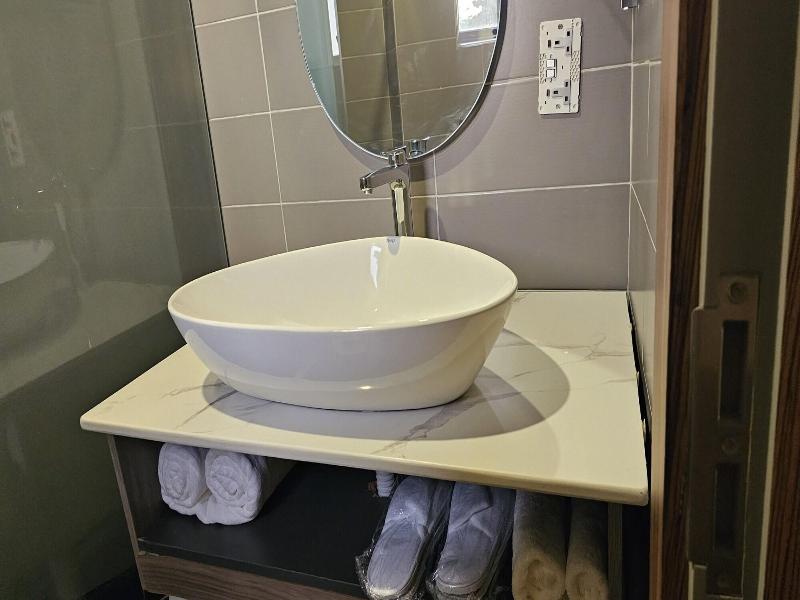 Grik Hotel Entebbe image