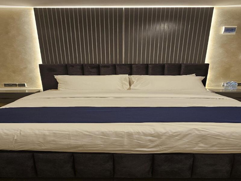 Grik Hotel Entebbe image