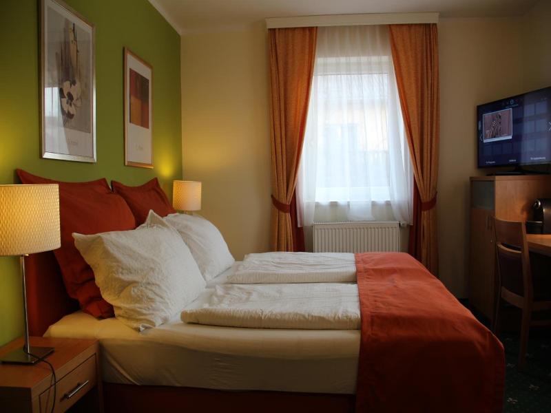 Hotel Kreuzwirt image
