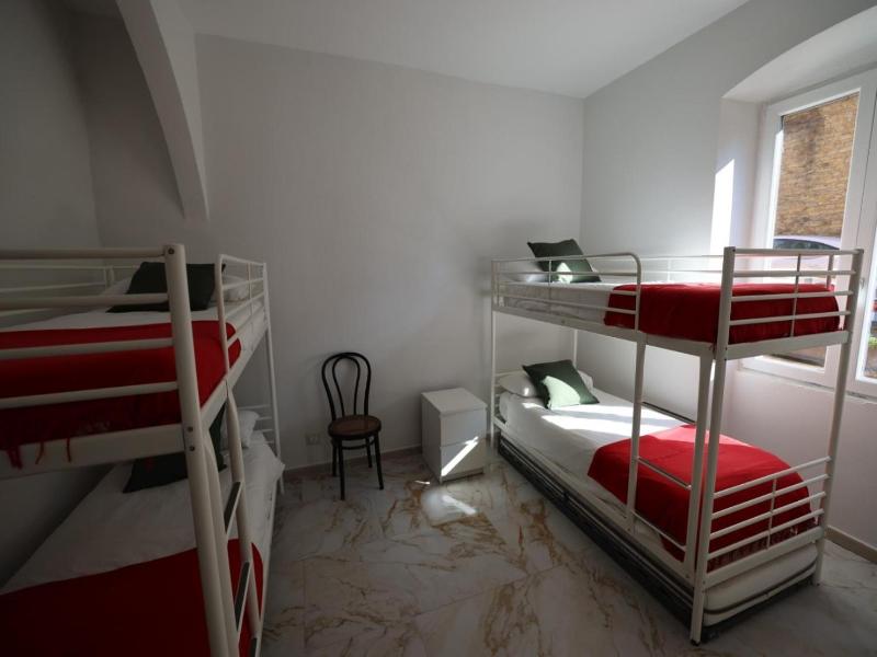 Hostel Bosmi Bed&language Liguria image