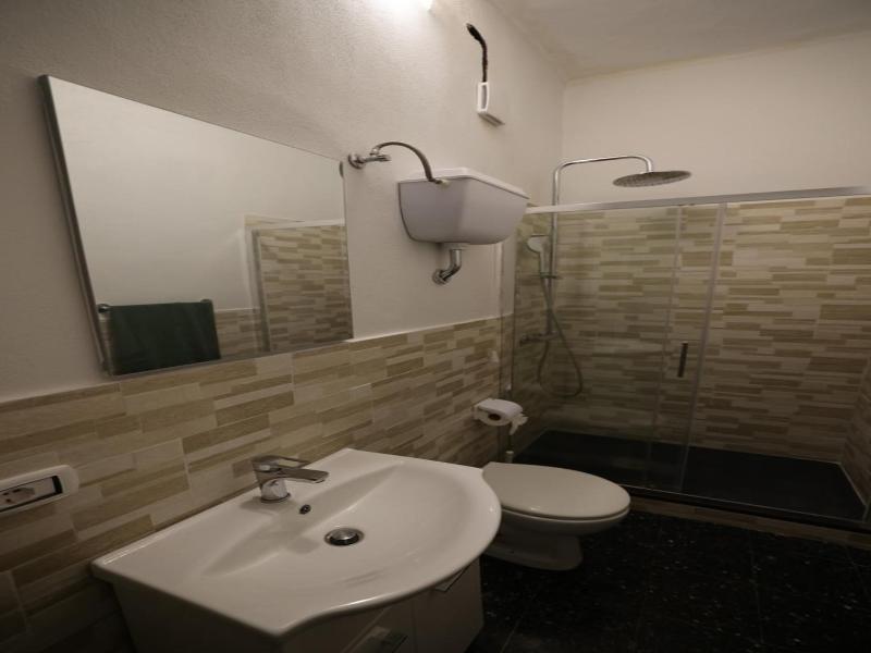 Hostel Bosmi Bed&language Liguria image