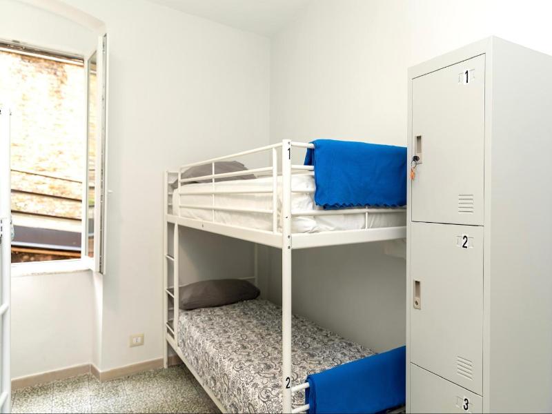 Hostel Bosmi Bed&language Liguria image