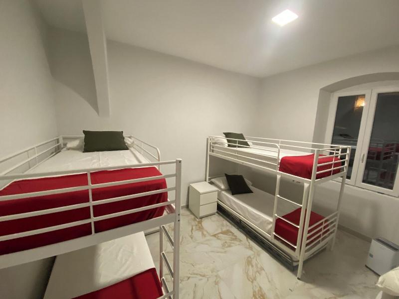Hostel Bosmi Bed&language Liguria image