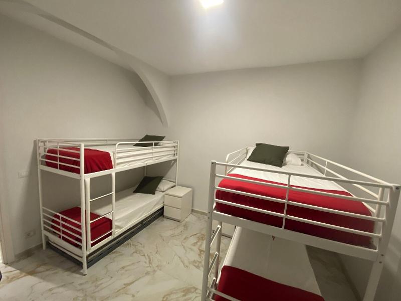 Hostel Bosmi Bed&language Liguria image