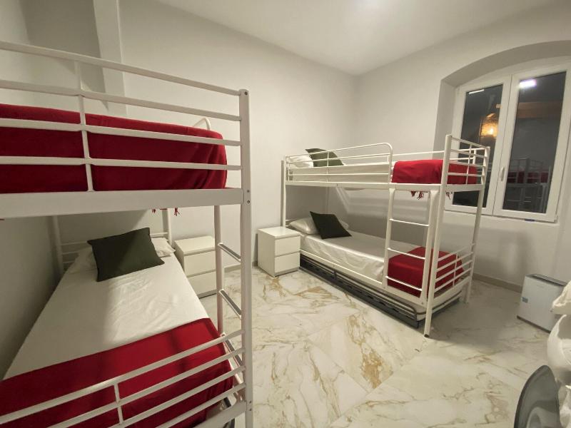 Hostel Bosmi Bed&language Liguria image