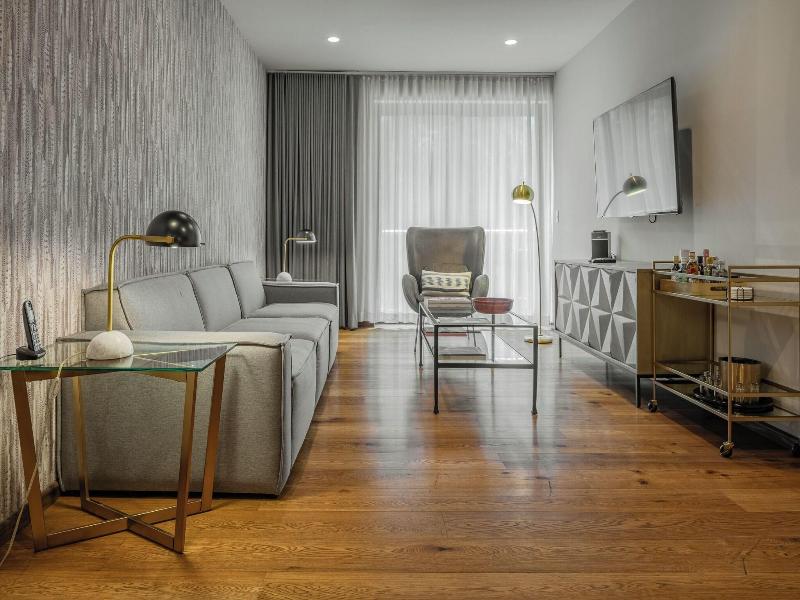 Felix Luxury Plus By Viadora image
