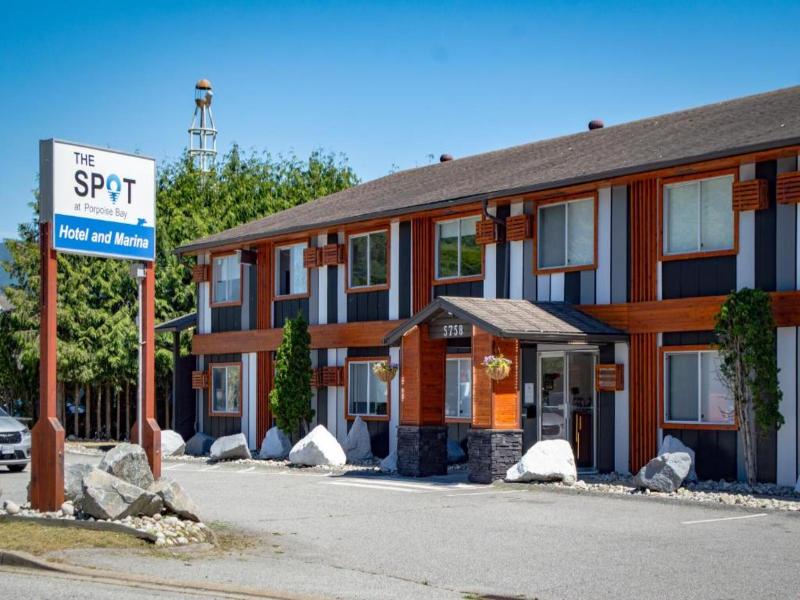 The Spot At Porpoise Bay Hotel & Marina image