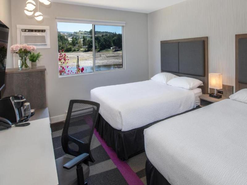 The Spot At Porpoise Bay Hotel & Marina image